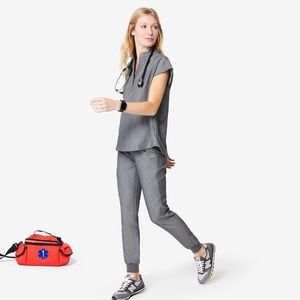 FIGS Graphite scrub pants!